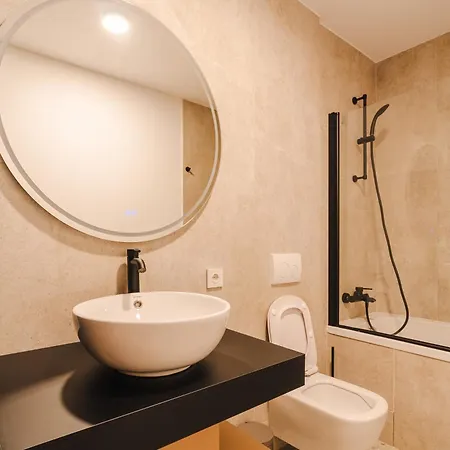 Modern With Parking & Workspace *