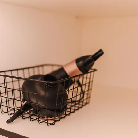 Stylish With Dedicated Workspace Apartamento